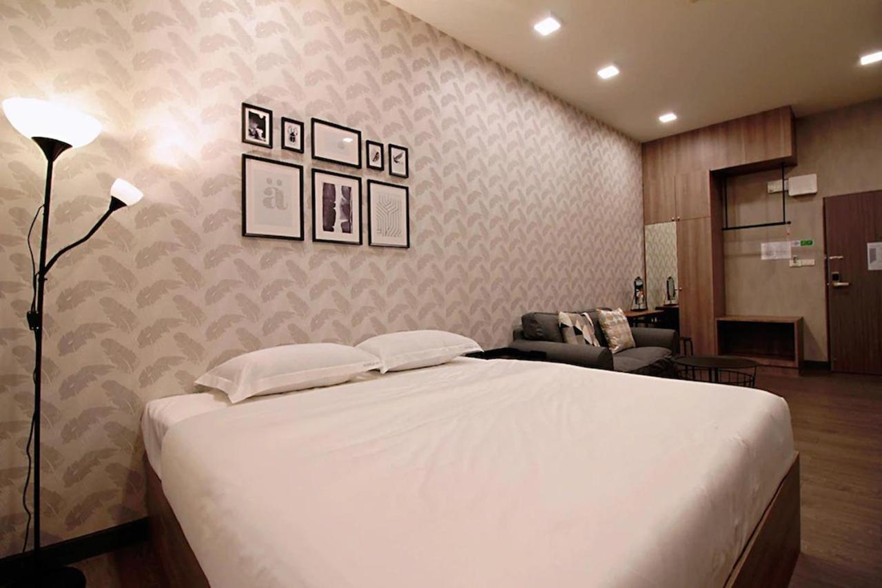 R 17 Living Hotel Bangkok Extérieur photo