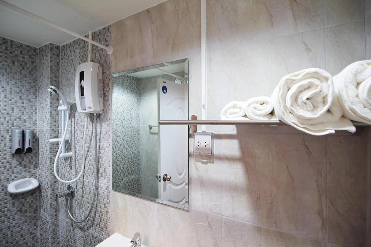 R 17 Living Hotel Bangkok Extérieur photo