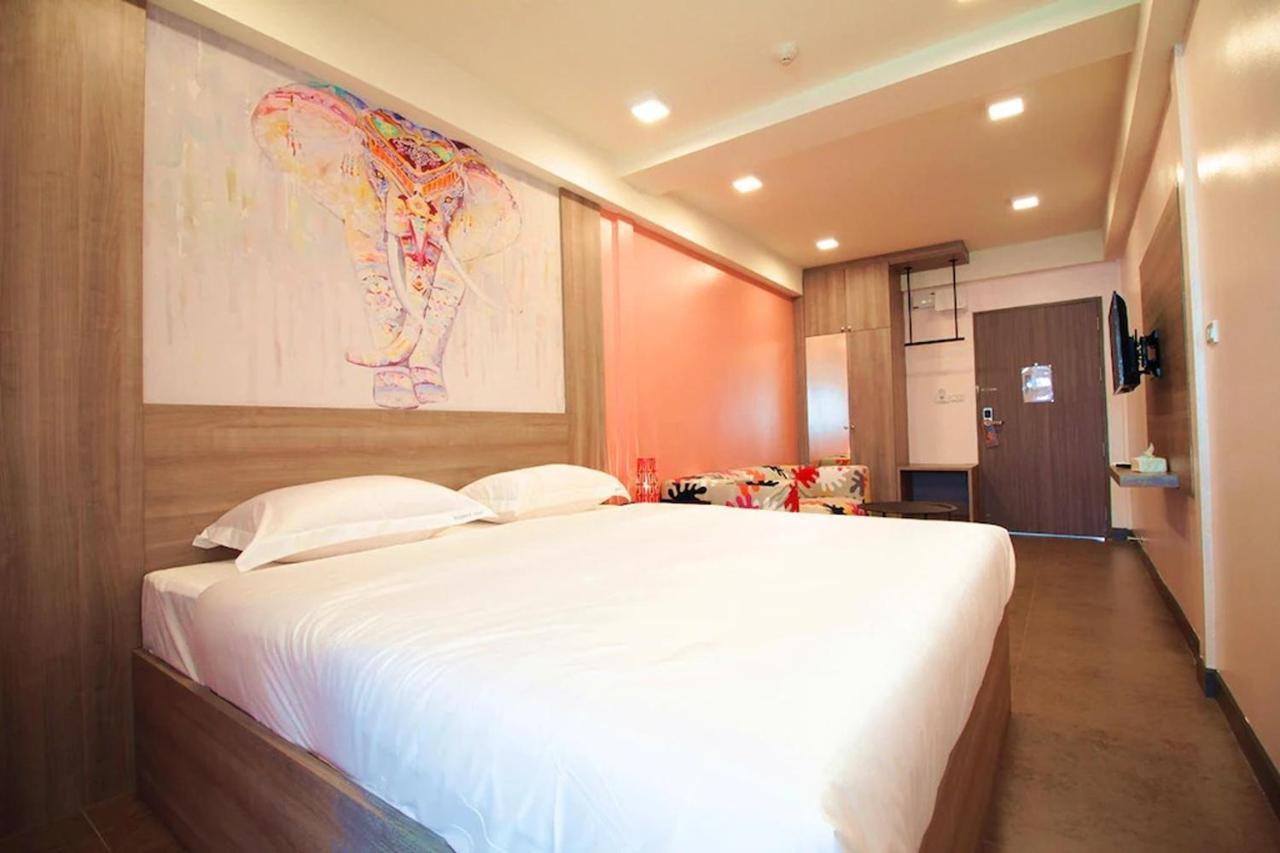 R 17 Living Hotel Bangkok Extérieur photo