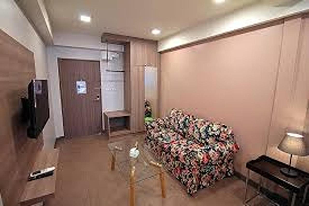 R 17 Living Hotel Bangkok Extérieur photo