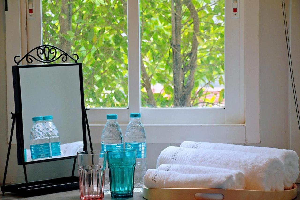 R 17 Living Hotel Bangkok Extérieur photo