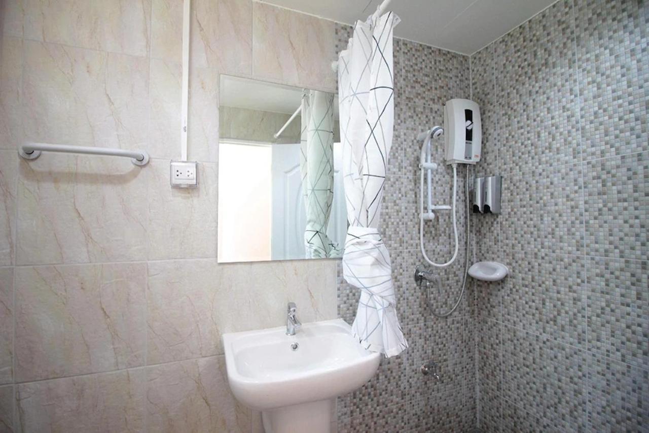 R 17 Living Hotel Bangkok Extérieur photo