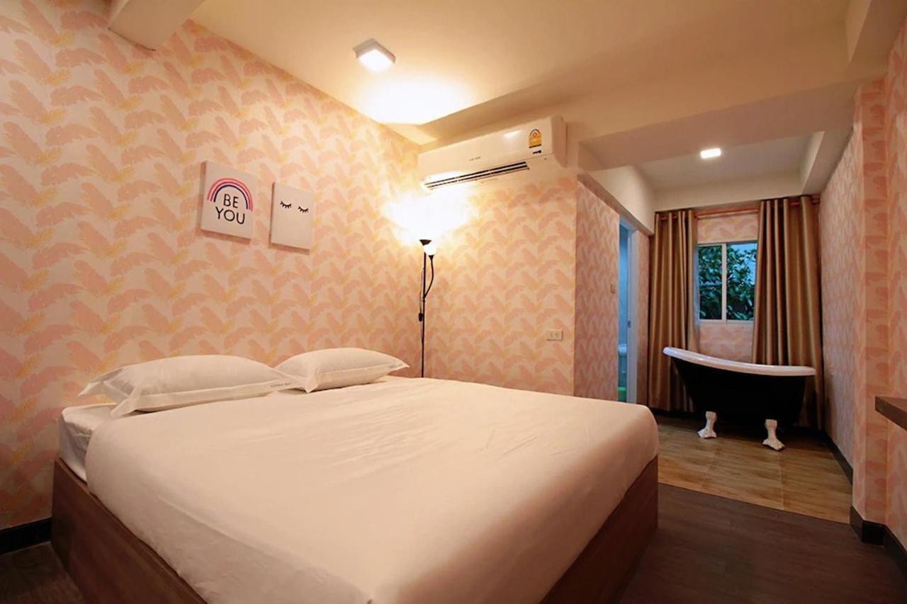 R 17 Living Hotel Bangkok Extérieur photo