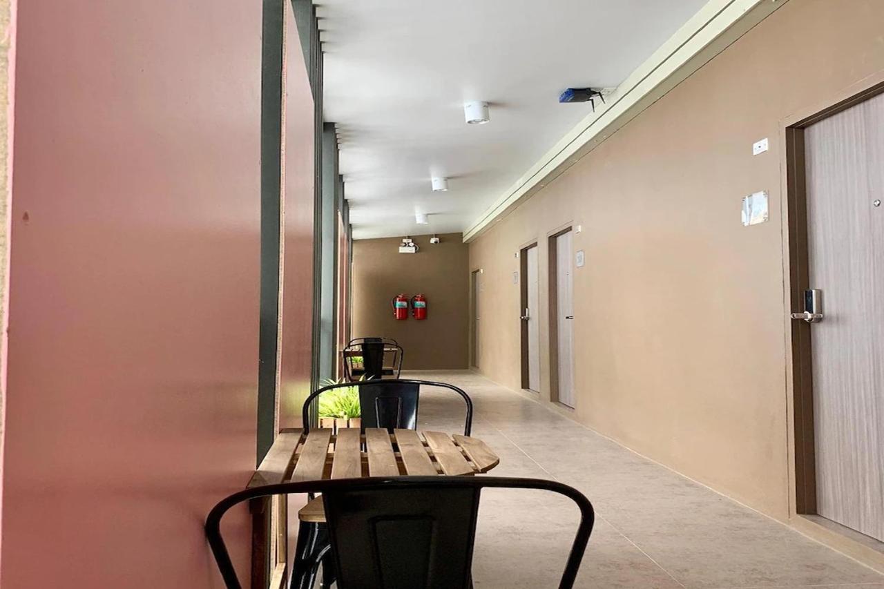 R 17 Living Hotel Bangkok Extérieur photo